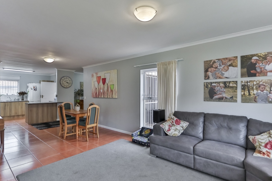 To Let 3 Bedroom Property for Rent in Somerset Ridge Western Cape